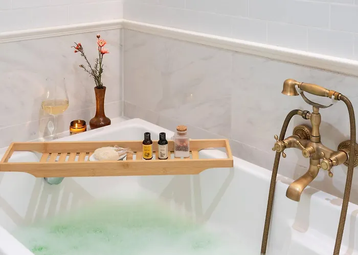 Holiday home Chic 1br |5 Min Bts, 2 Min To Spa|500mbps&bath-tub *